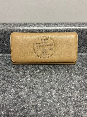 Tory Burch Perforated Logo Tan Pebble Leather Kipp Continental Long Wallet Women